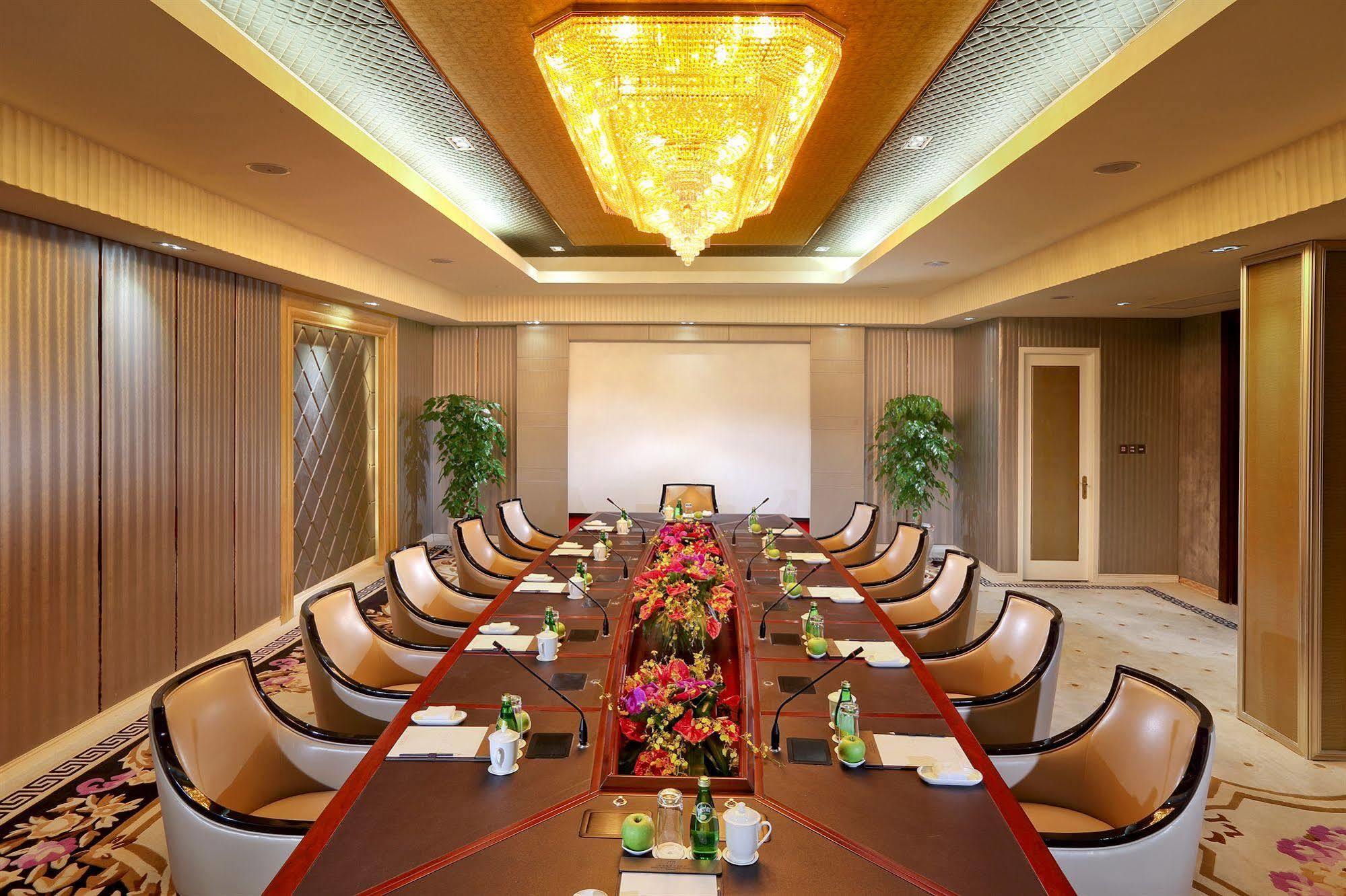 Royal International Hotel Shanghai - Pudong International Airport Exterior photo